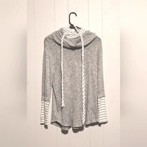 Cozy Gray Cowl Neck Sweater with Attachable Neck Adjustmer Size M.